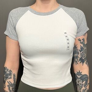 Uniqlo Gray and White Short Sleeve Tee